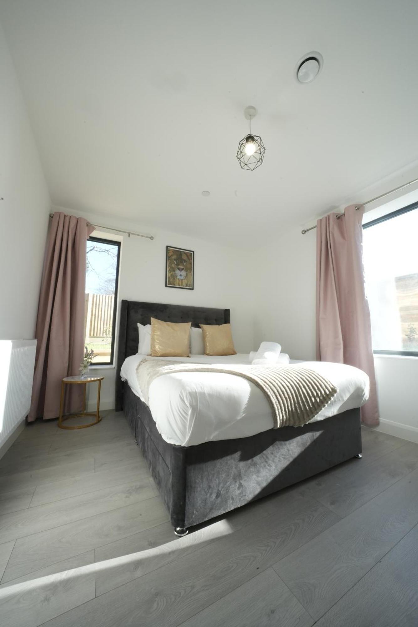Ealing Broadway Great Stay 7-Minute Walk From The Underground Dış mekan fotoğraf